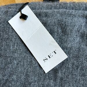 NWT Set wrap made in Italy. Gray. Alpaca/polyamide/modal. 56 inches by 54 inches